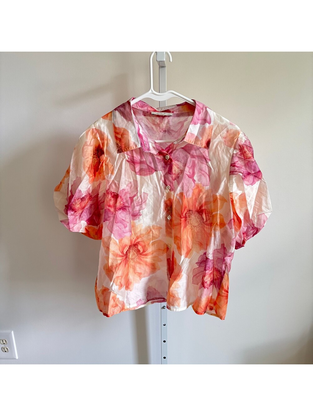Lucky & Coco EUC Women's Peach Floral Pastel Bubble Sleeve Blouse Size L
